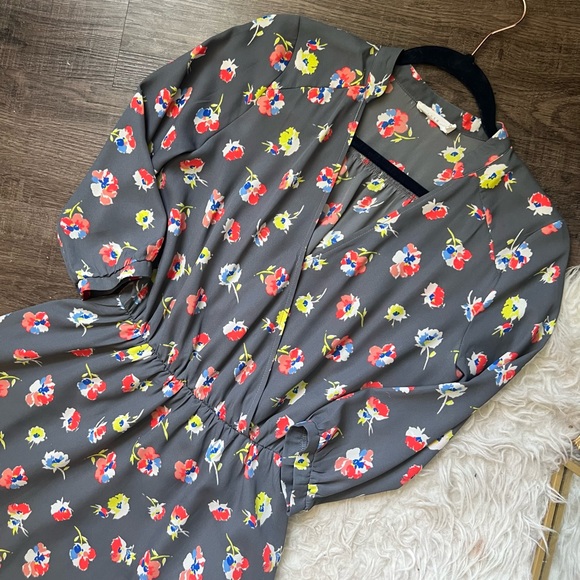 Small lush brand floral wrap grey gray dress lined colorful v neck sleeve - Picture 1 of 10